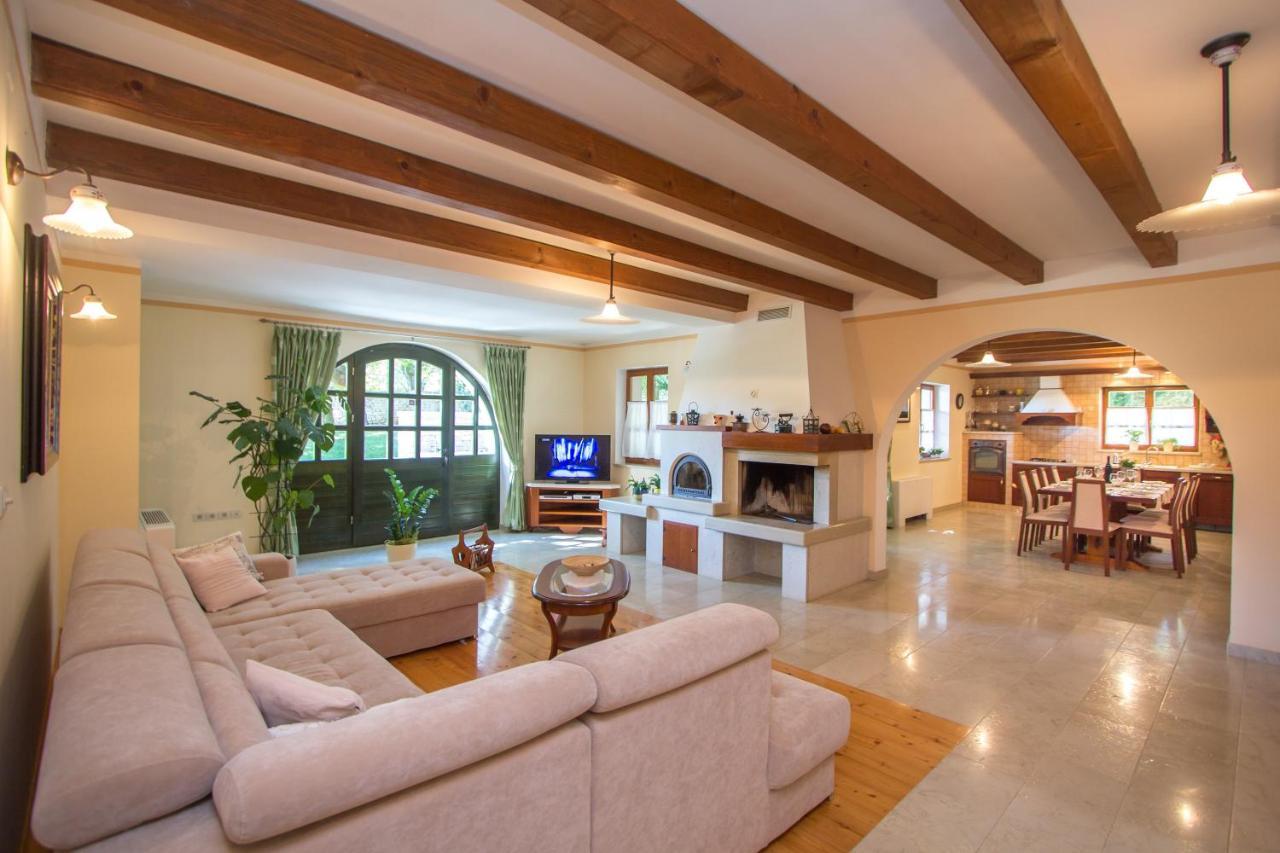 Villa Kringa Tinjan 外观 照片